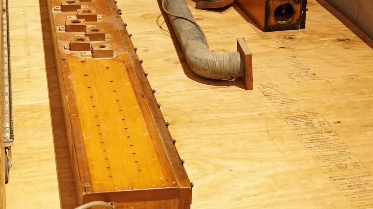 pieces of a pipe organ